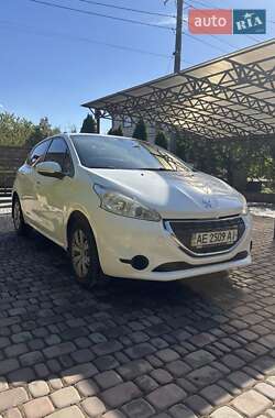 Хетчбек Peugeot 208 2014 в Кривому Розі