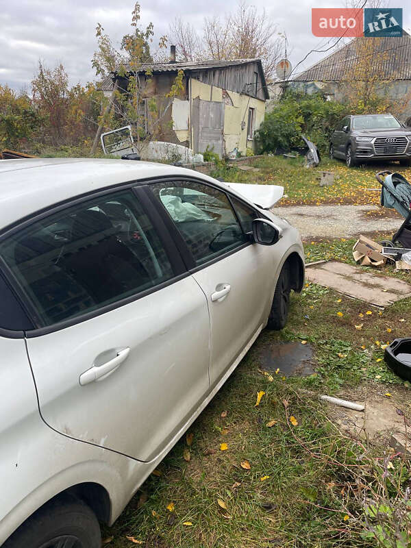 Хэтчбек Peugeot 208 2013 в Харькове