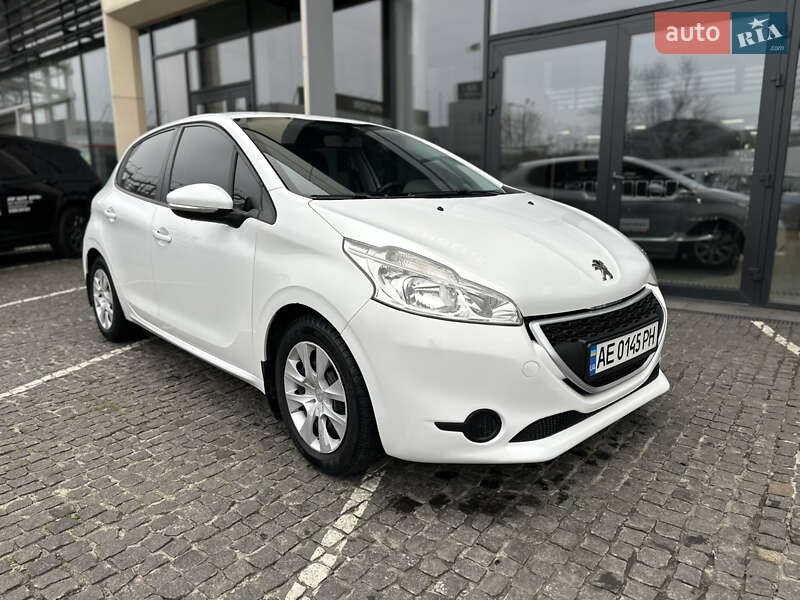 Хэтчбек Peugeot 208 2013 в Днепре