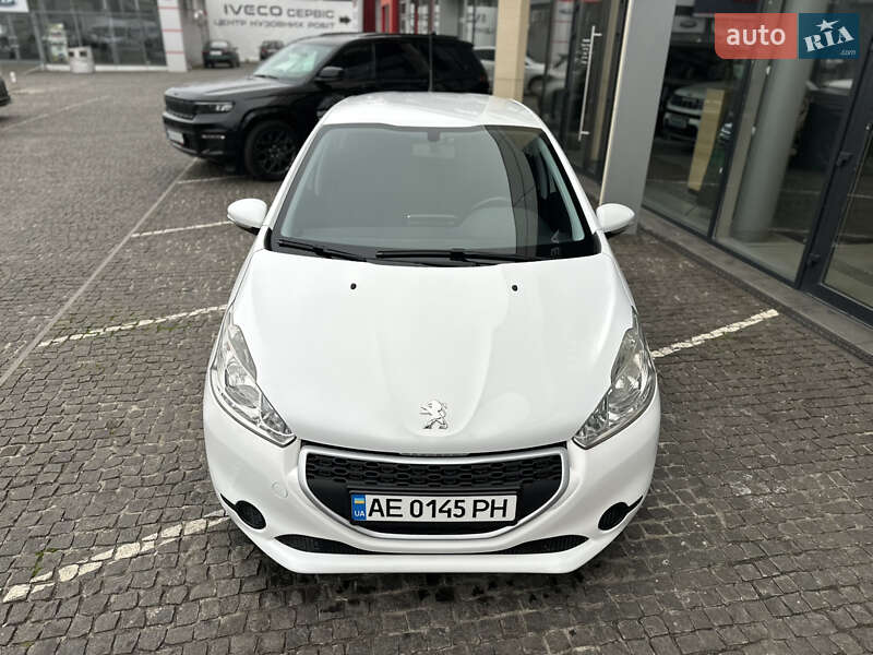 Хэтчбек Peugeot 208 2013 в Днепре