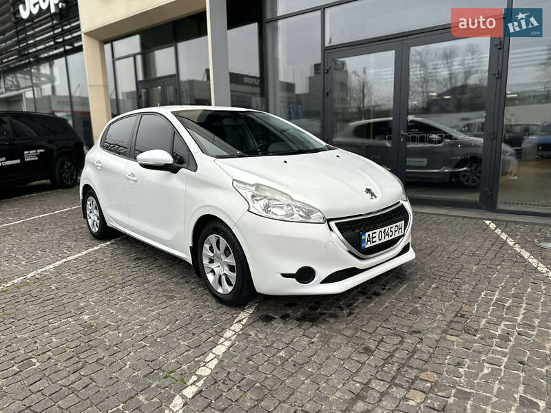 Хэтчбек Peugeot 208 2013 в Днепре