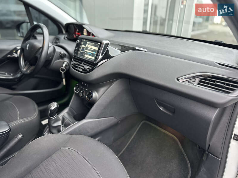 Хэтчбек Peugeot 208 2013 в Днепре