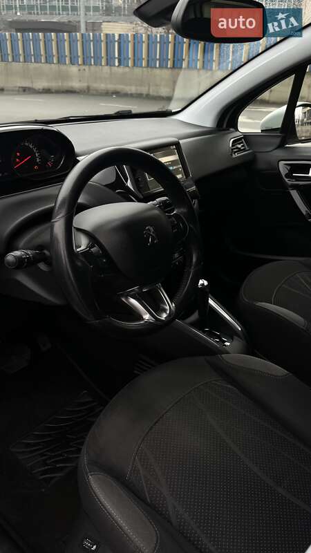 Хэтчбек Peugeot 208 2013 в Киеве