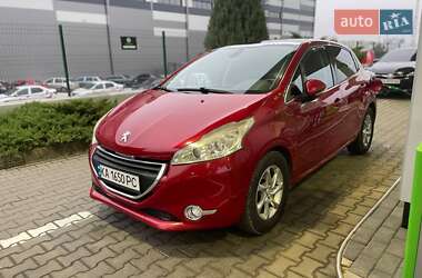 Хетчбек Peugeot 208 2014 в Києві