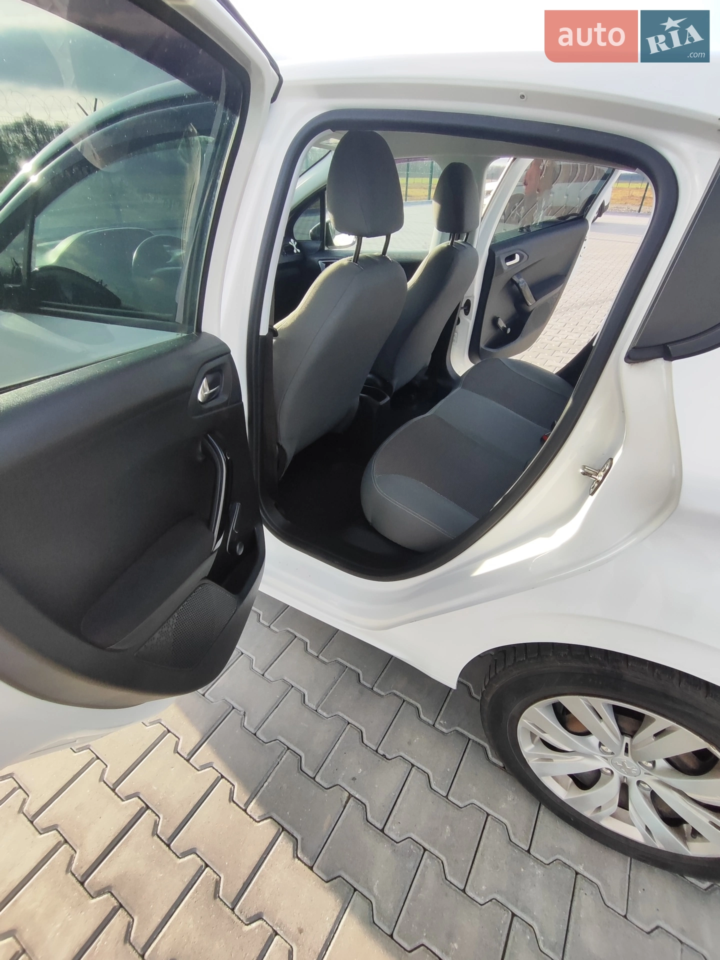 2013 Peugeot 208 - мініатюра 16