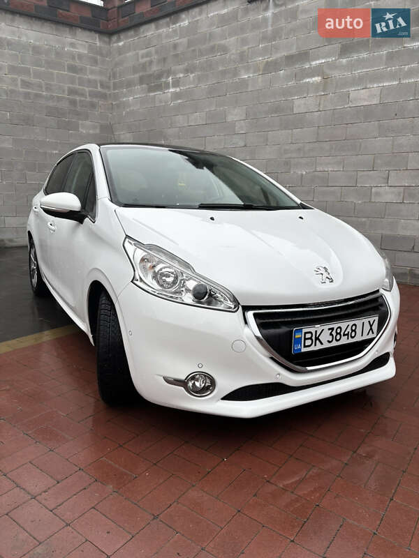 Хэтчбек Peugeot 208 2014 в Ровно