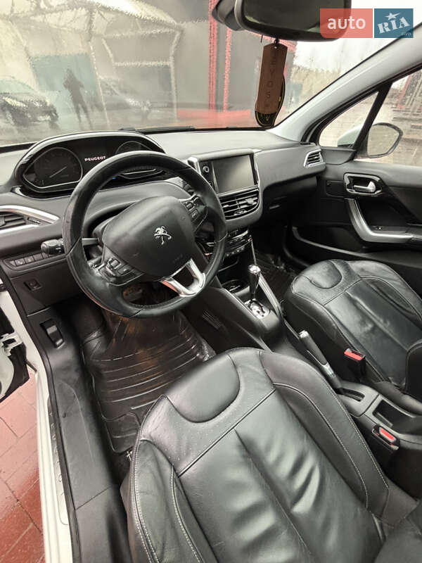 Хэтчбек Peugeot 208 2014 в Ровно