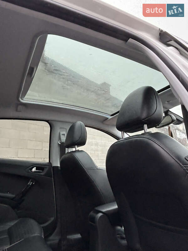 Хэтчбек Peugeot 208 2014 в Ровно