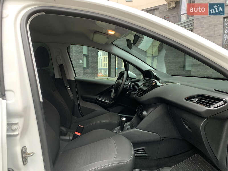 Хетчбек Peugeot 208 2014 в Броварах