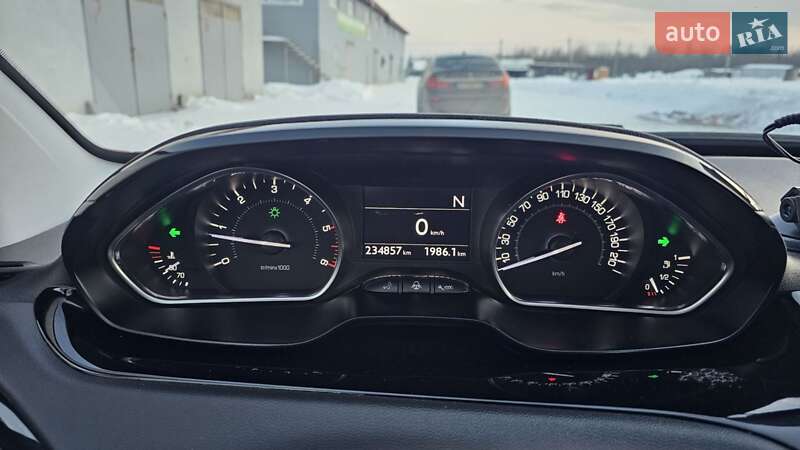 Хэтчбек Peugeot 208 2012 в Ивано-Франковске