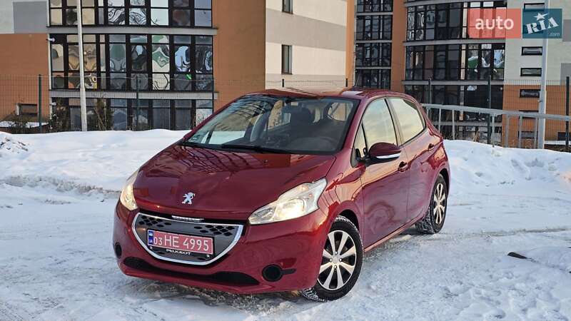 Хэтчбек Peugeot 208 2012 в Ивано-Франковске