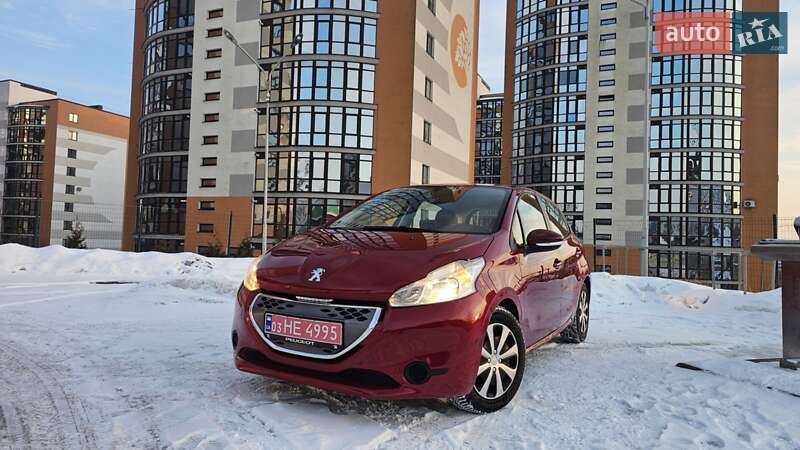 Хэтчбек Peugeot 208 2012 в Ивано-Франковске