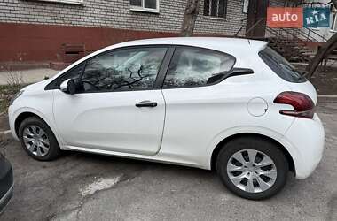 Хэтчбек Peugeot 208 2016 в Запорожье