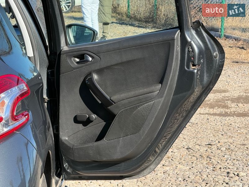 Хэтчбек Peugeot 208 2012 в Виннице