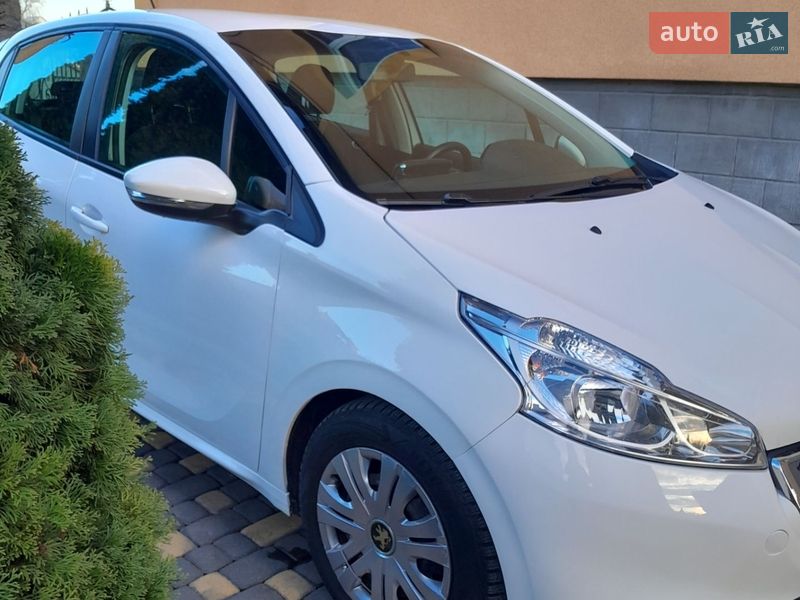 Хэтчбек Peugeot 208 2012 в Рогатине