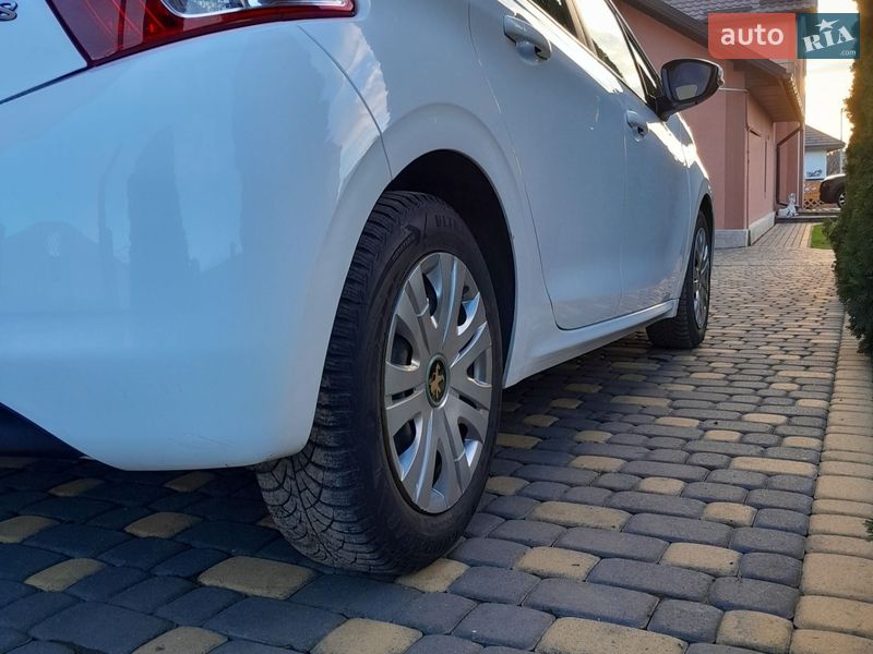 Хэтчбек Peugeot 208 2012 в Рогатине