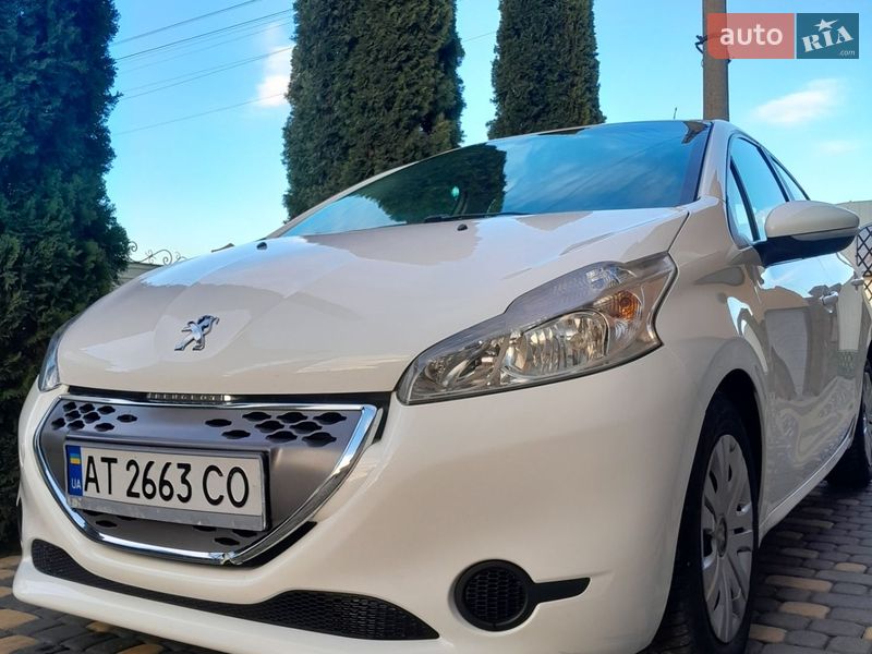 Хэтчбек Peugeot 208 2012 в Рогатине