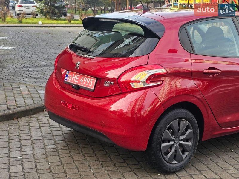 Хетчбек Peugeot 208 2012 в Івано-Франківську