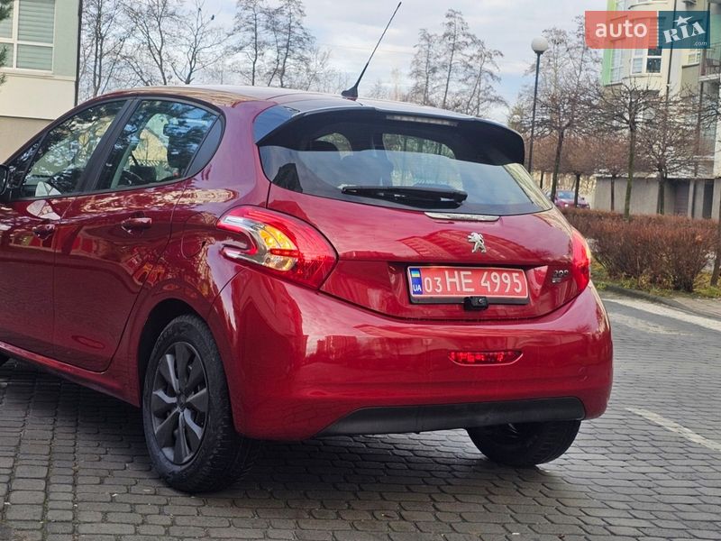 Хетчбек Peugeot 208 2012 в Івано-Франківську