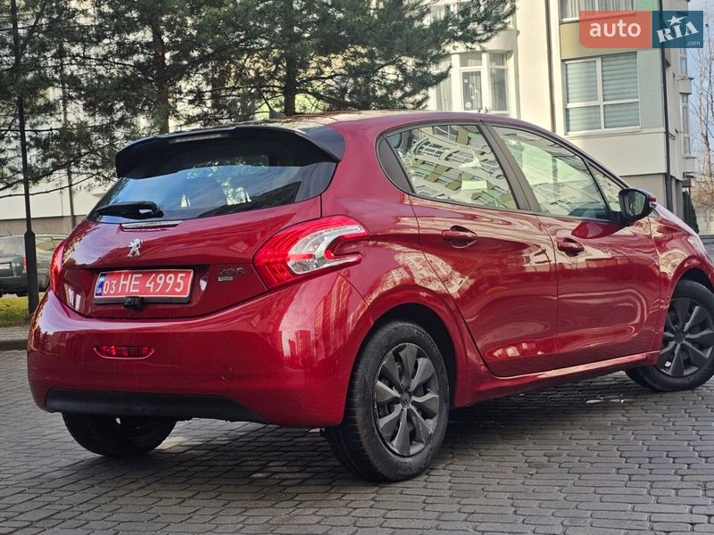 Хетчбек Peugeot 208 2012 в Івано-Франківську