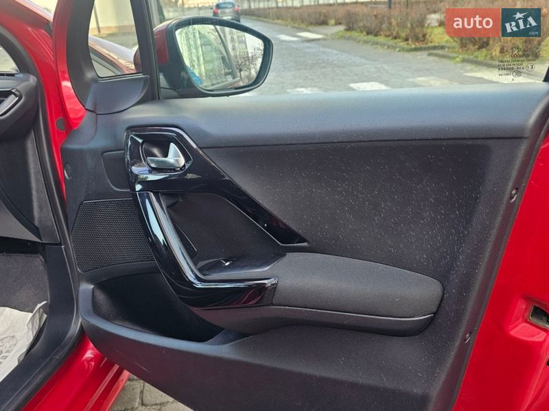 Хетчбек Peugeot 208 2012 в Івано-Франківську
