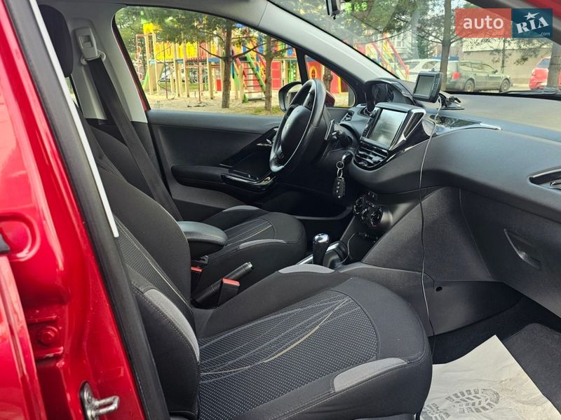Хетчбек Peugeot 208 2012 в Івано-Франківську