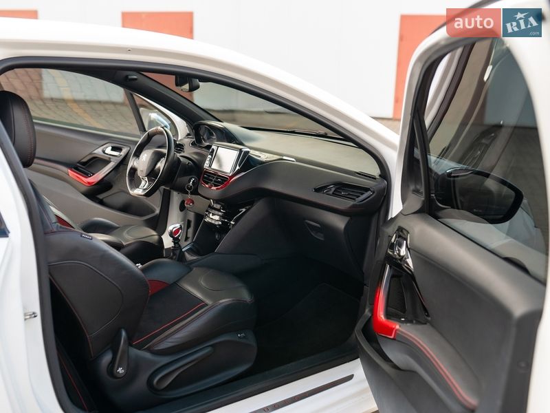 Хэтчбек Peugeot 208 2013 в Львове