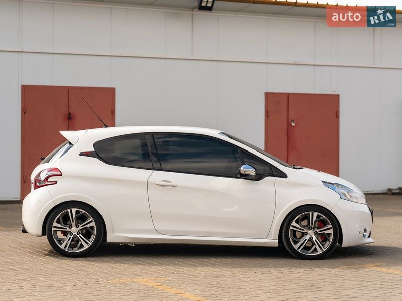 Хэтчбек Peugeot 208 2013 в Львове