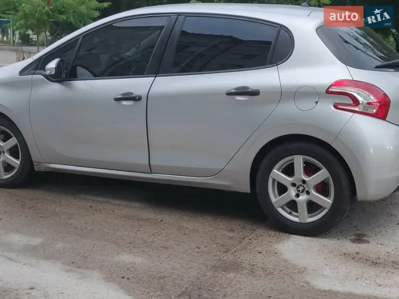 Peugeot 208 2013
