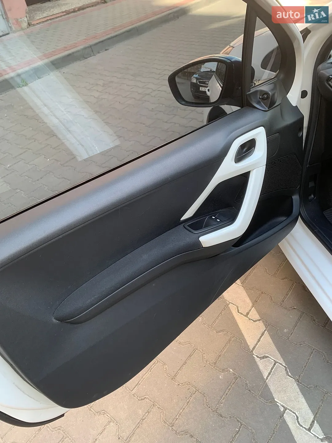 2014 Peugeot 208 - мініатюра 10