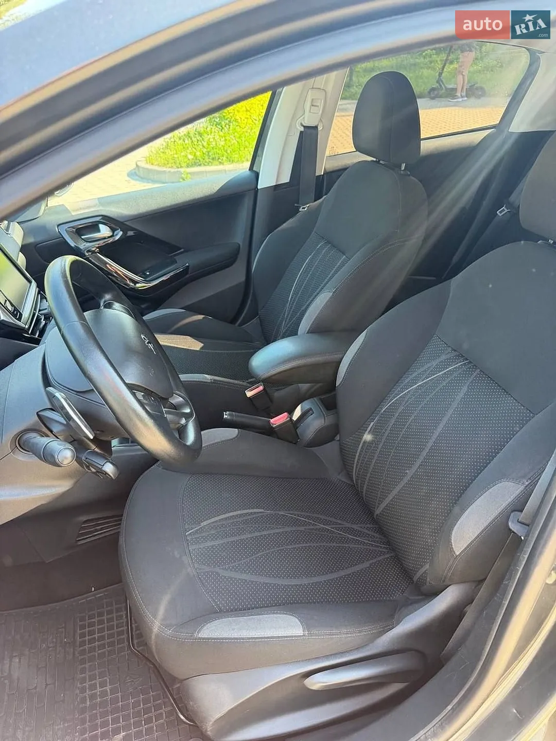 2012 Peugeot 208 - мініатюра 11