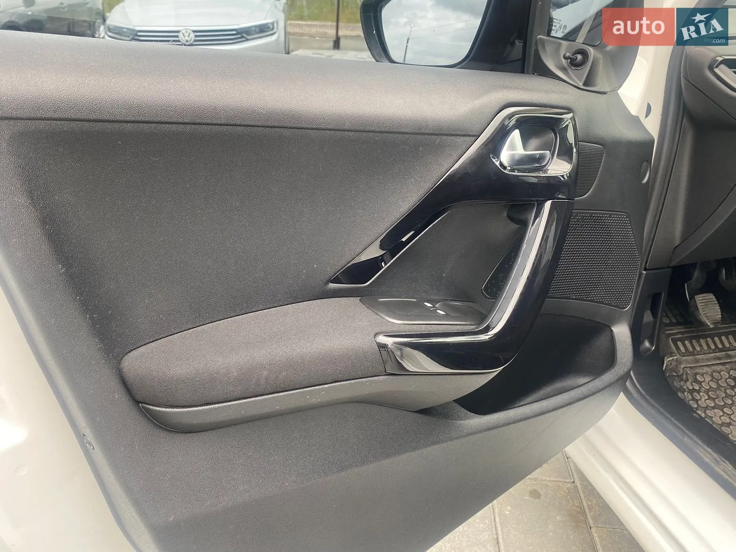 2013 Peugeot 208 - мініатюра 12