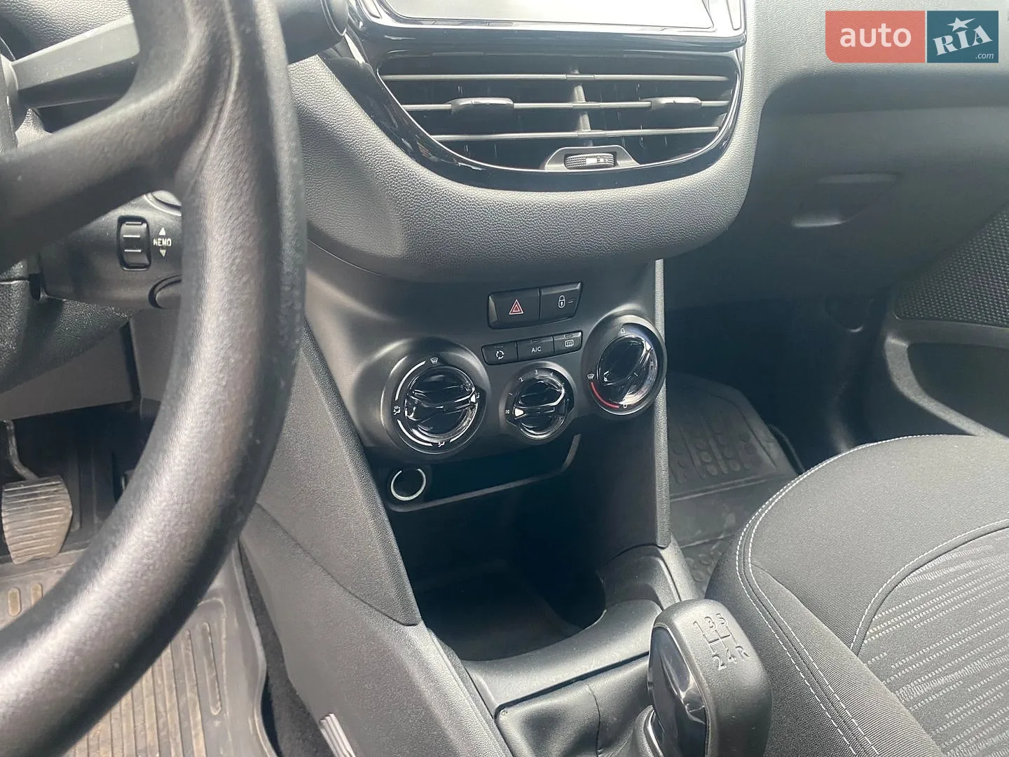 2013 Peugeot 208 - мініатюра 16