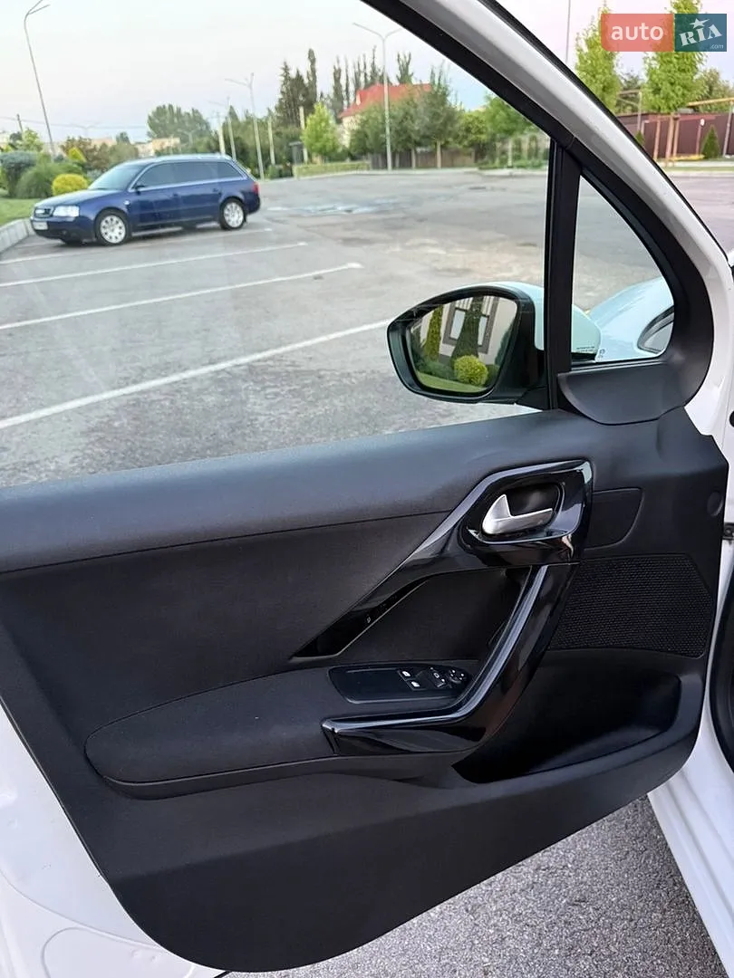 2013 Peugeot 208 - мініатюра 8
