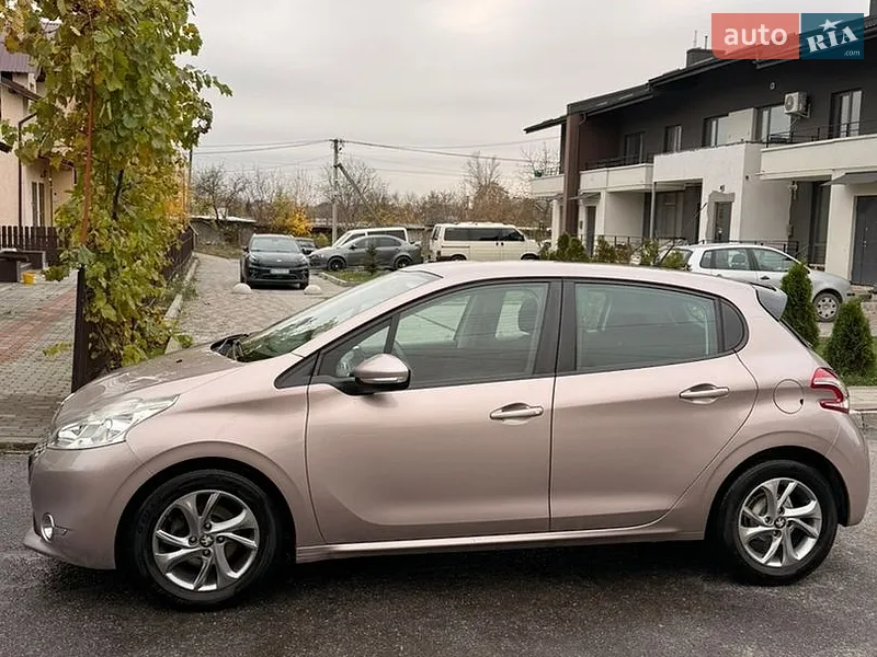 Peugeot 208