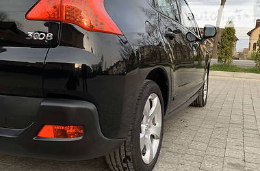 Позашляховик / Кросовер Peugeot 3008 2010 в 