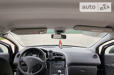 Позашляховик / Кросовер Peugeot 3008 2010 в 