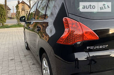 Позашляховик / Кросовер Peugeot 3008 2010 в 