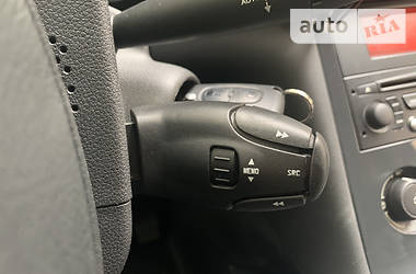 Позашляховик / Кросовер Peugeot 3008 2010 в 