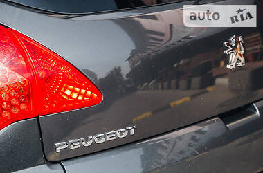 Позашляховик / Кросовер Peugeot 3008 2011 в 