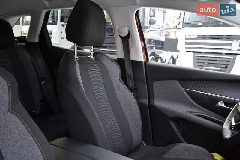 Позашляховик / Кросовер Peugeot 3008 2017 в Хусті