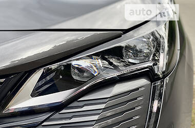 Позашляховик / Кросовер Peugeot 3008 2022 в 