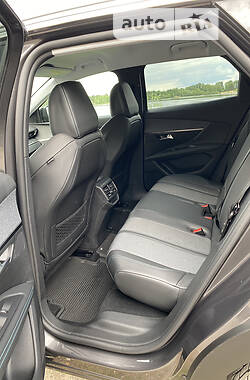 Позашляховик / Кросовер Peugeot 3008 2022 в 
