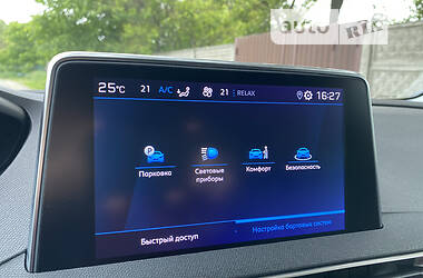 Позашляховик / Кросовер Peugeot 3008 2022 в 