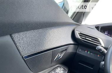 Позашляховик / Кросовер Peugeot 3008 2022 в 