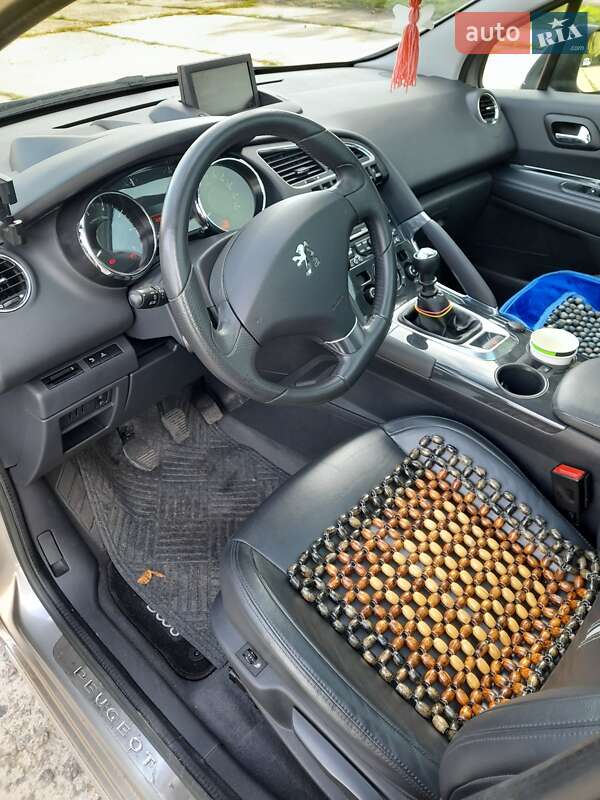 Позашляховик / Кросовер Peugeot 3008 2012 в Ладижині