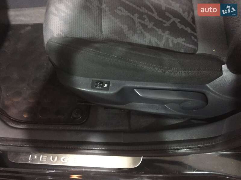 Позашляховик / Кросовер Peugeot 3008 2010 в Львові