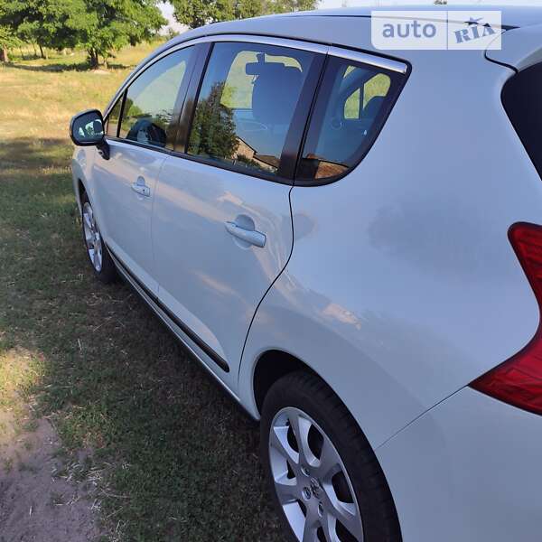 Позашляховик / Кросовер Peugeot 3008 2011 в Запоріжжі