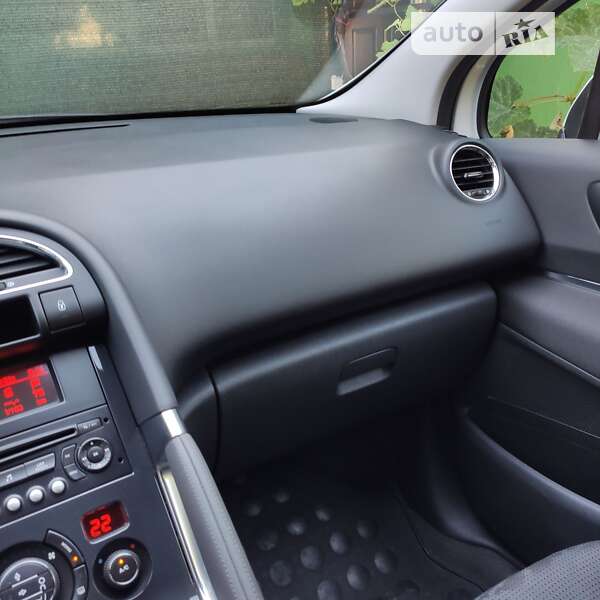 Позашляховик / Кросовер Peugeot 3008 2011 в Запоріжжі