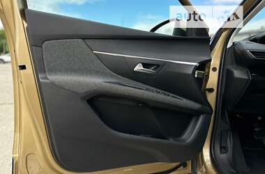 Позашляховик / Кросовер Peugeot 3008 2017 в 